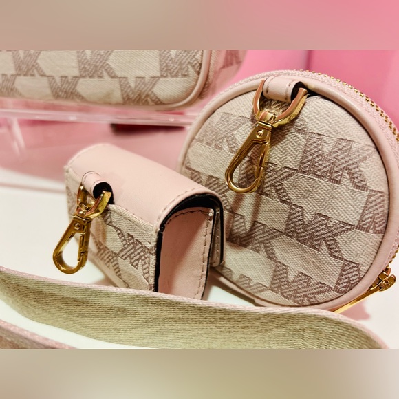 Authentic Micheal Kors Bag - Picture 5 of 10